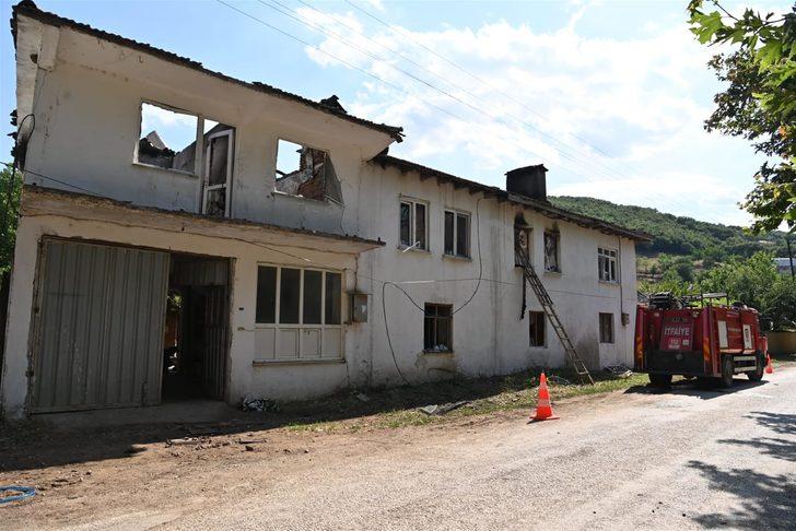 Balıkesir'de şehit babasının yanan evi yeniden yapılacak G3