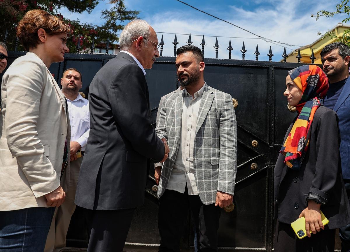 Kılı&ccedil;daroğlu, Mavi Marmara şehidi &Ccedil;etin Top&ccedil;uoğlu'nun ailesini ziyaret etti: