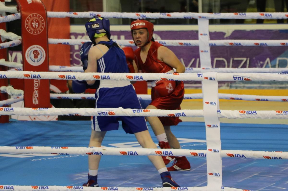 &Uuml;st Minikler Boksun Yıldızları T&uuml;rkiye Şampiyonası, Erzurum'da devam ediyor