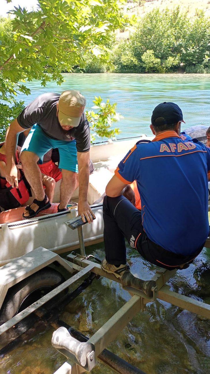 Dicle Nehri kıyısında mahsur kalan 7 kişi AFAD ekiplerince kurtarıldı G3