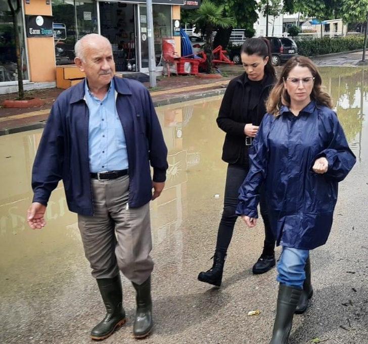 GÜNCELLEME 2 - Bartın'da sağanak nedeniyle bazı evleri su bastı, araçlar yolda mahsur kaldı G3