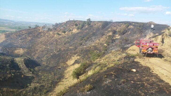 Manisa'da otluk ve ormanlık alanda başlayan yangına müdahale ediliyor G2