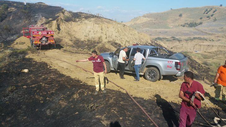 Manisa'da otluk ve ormanlık alanda başlayan yangına müdahale ediliyor G3