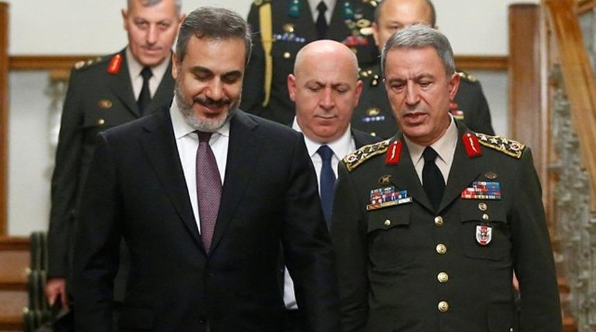 'Hulusi Akar, Hakan Fidan'ı alıp başka bir masaya ge&ccedil;ti'