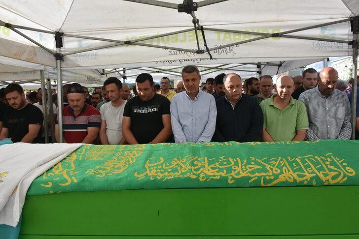 Balayı dönüşünde geçirdikleri kazada hayatını kaybeden çift defnedildi G2