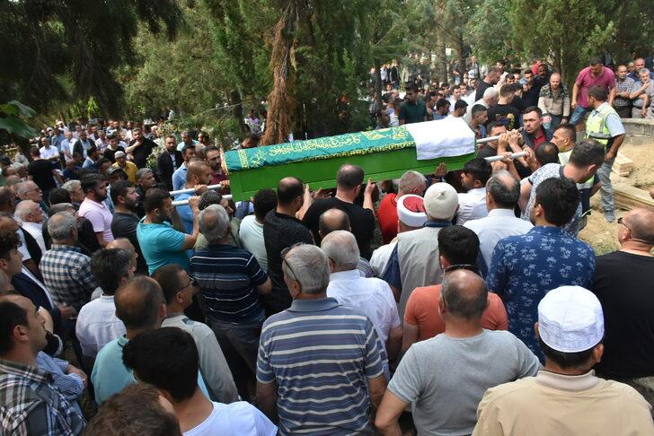 Balayı dönüşünde geçirdikleri kazada hayatını kaybeden çift defnedildi G4