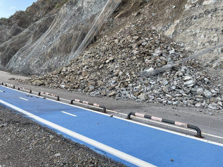 Hatay'da heyelan nedeniyle Samandağ-Arsuz sahil yolu ulaşıma kapandı G3