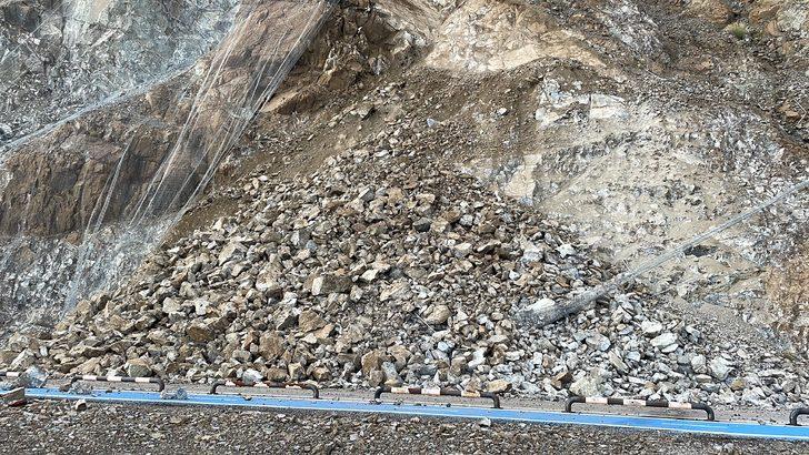 Hatay'da heyelan nedeniyle Samandağ-Arsuz sahil yolu ulaşıma kapandı G4