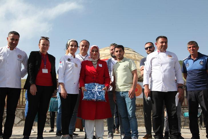 Ahlat'ta yöresel yemek yarışması heyecanı yaşandı G2