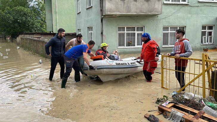 GÜNCELLEME 2 - Zonguldak'ta sağanak nedeniyle bazı ev ve iş yerlerini su bastı G5