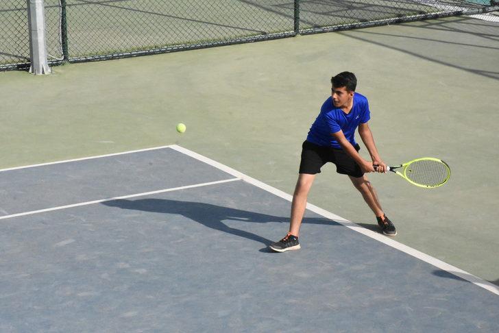 Anadolu Yıldızlar Ligi'nin tenis çeyrek finalleri Şırnak'ta başladı G4