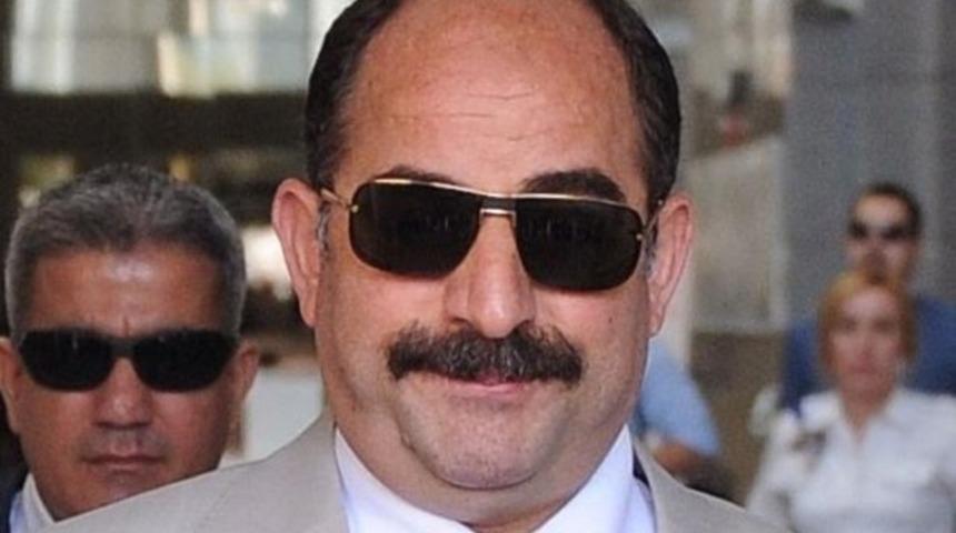 Zekeriya &Ouml;z'den eskortlu tatil!