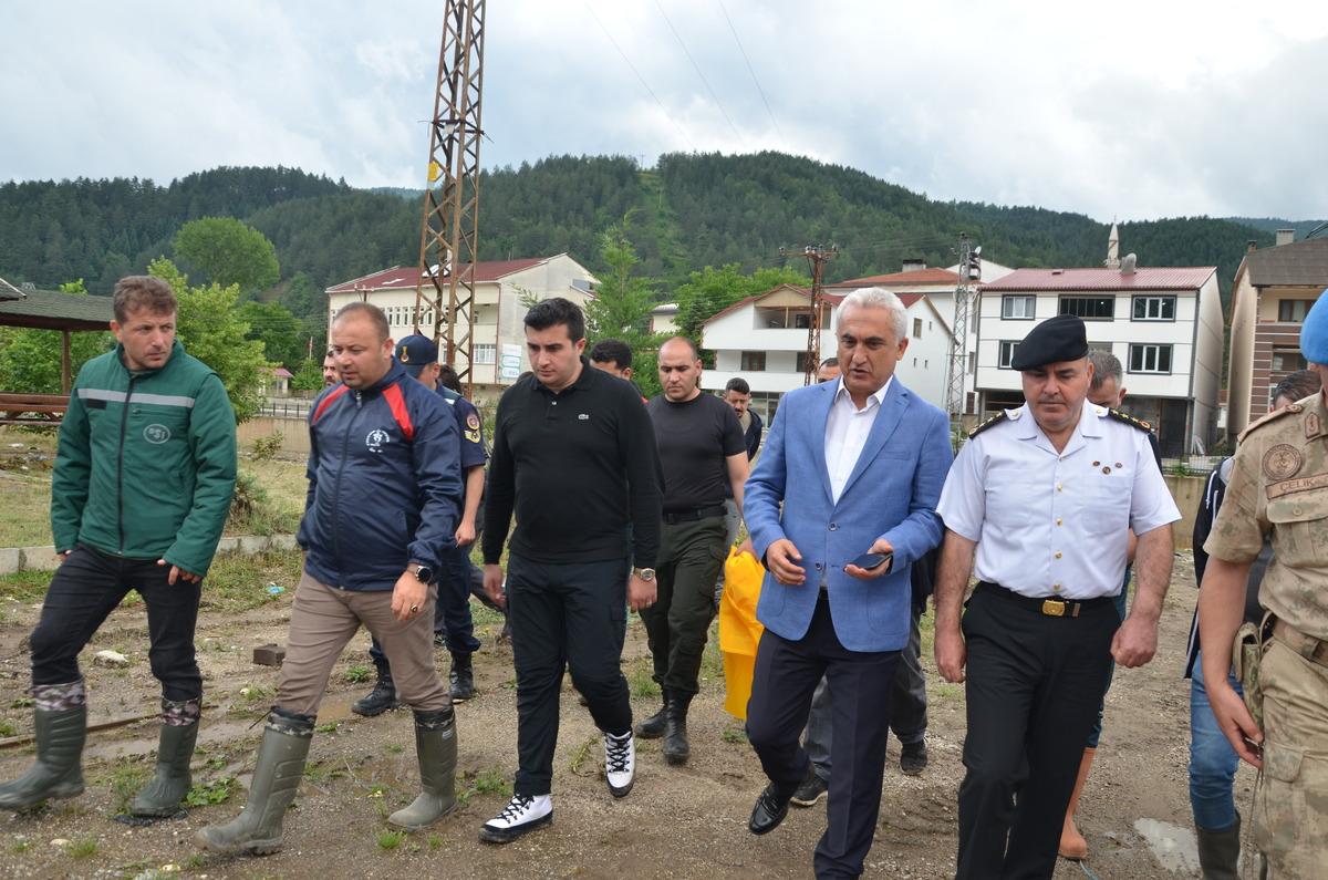 Kastamonu Valisi &Ccedil;akır, kentte beklenen sağanakla ilgili &ouml;nlemleri inceledi
