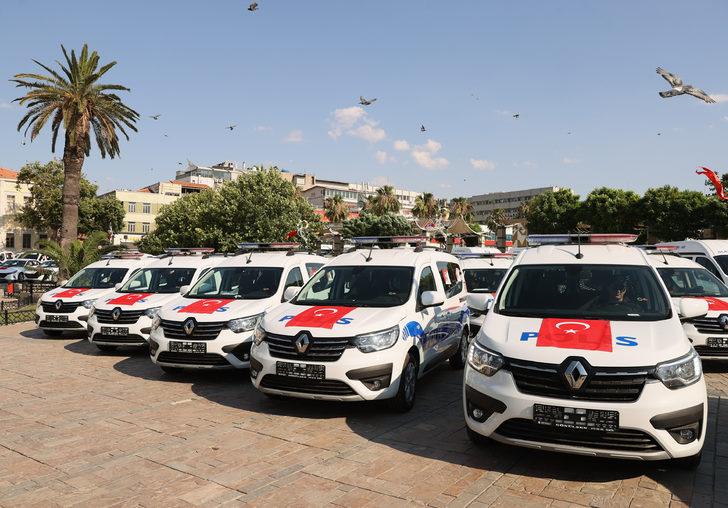 İçişleri Bakanı Soylu, İzmir'de emniyete yeni araçların teslim törenine katıldı: G2