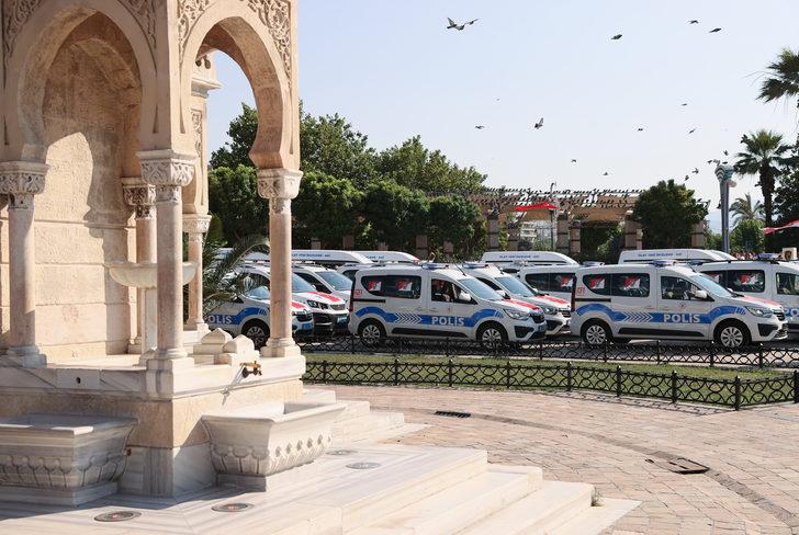 İçişleri Bakanı Soylu, İzmir'de emniyete yeni araçların teslim törenine katıldı: G3