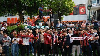 Eskişehirspor'un kuruluş yıl dönümünde meşaleli kutlama