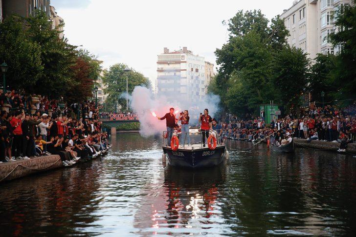 Eskişehirspor'un kuruluş yıl dönümünde meşaleli kutlama G2