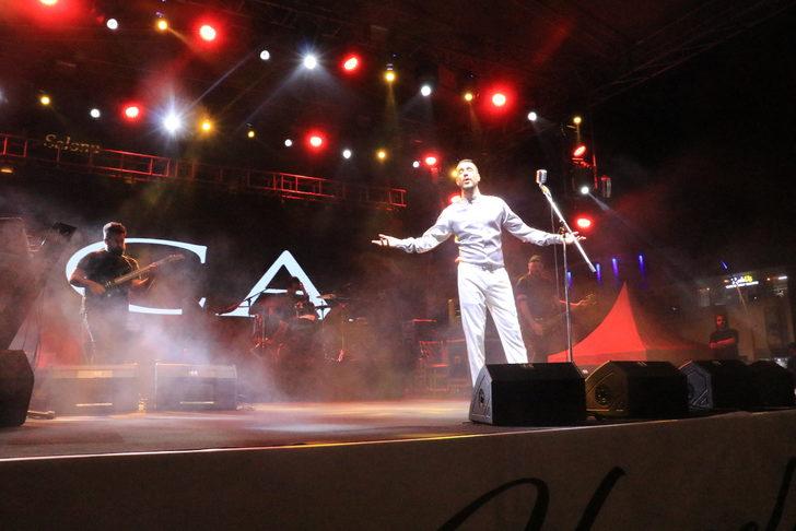 Cem Adrian, "Erzincanfest 2022" etkinlikleri kapsamında konser verdi G1