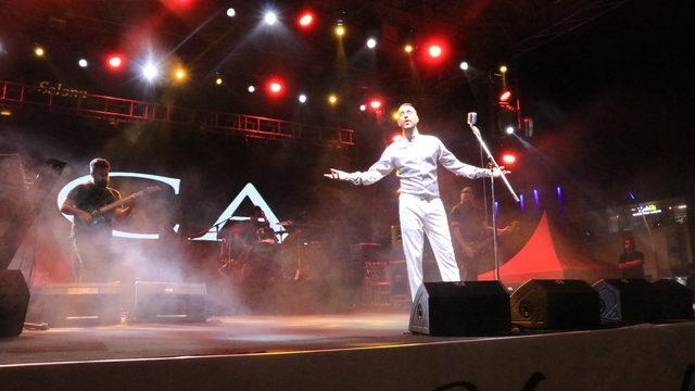 Cem Adrian, Erzincanfest 2022 etkinlikleri kapsamında konser verdi