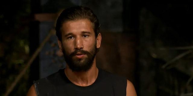 Survivor'da strateji savaşı! Adem ve Hikmet konseyde birbirine girdi