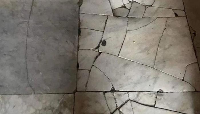 Ayasofya'da tarihi mermerler kırıldı