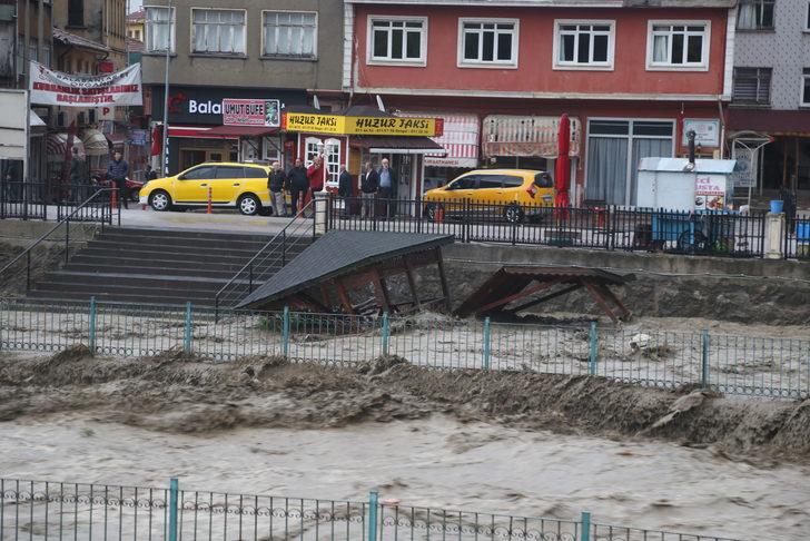 GÜNCELLEME - Kastamonu'da sağanak nedeniyle taşan çaylar su baskınlarına neden oldu G3