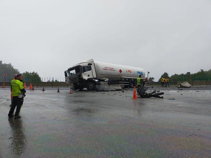 Bolu Dağı'nda beton blokları kırarak karşı yöne geçen tankerin sürücüsü yaralandı G1