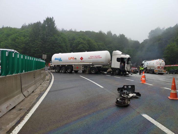 Bolu Dağı'nda beton blokları kırarak karşı yöne geçen tankerin sürücüsü yaralandı G2
