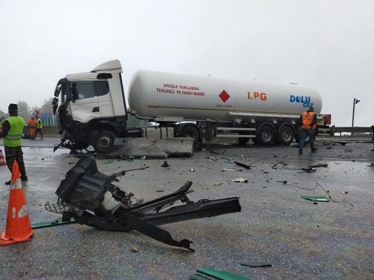 Bolu Dağı'nda beton blokları kırarak karşı yöne geçen tankerin sürücüsü yaralandı G4