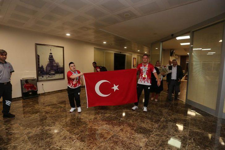 Çekya'da madalya  kazanan özel sporcular Samsun'a geldi G5
