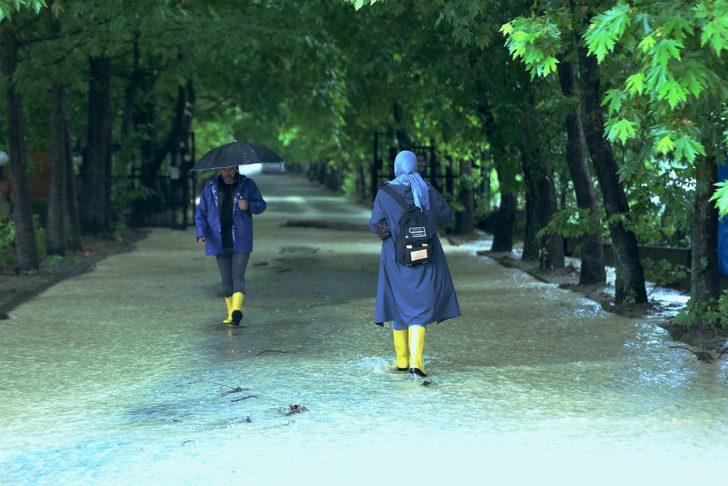 Bartın'da sağanak nedeniyle bazı evlerin bodrum katını su bastı, ulaşım aksadı G3