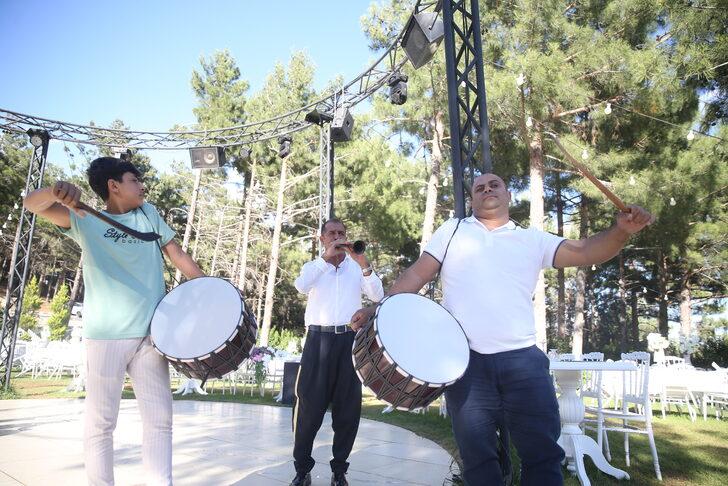 Kahramanmaraş'ta iki aile arasındaki husumetin bitmesi davul zurnayla kutlandı G2