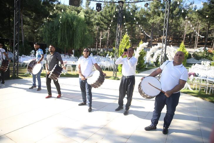 Kahramanmaraş'ta iki aile arasındaki husumetin bitmesi davul zurnayla kutlandı G4