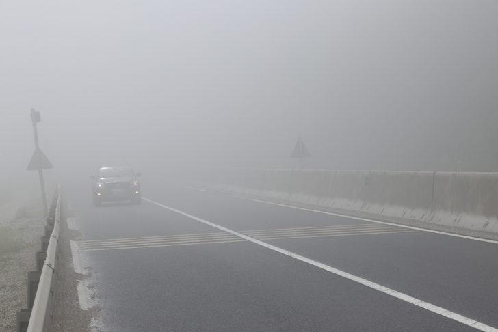 Bolu Dağı'nda sis nedeniyle görüş mesafesi 30 metreye kadar düştü G2