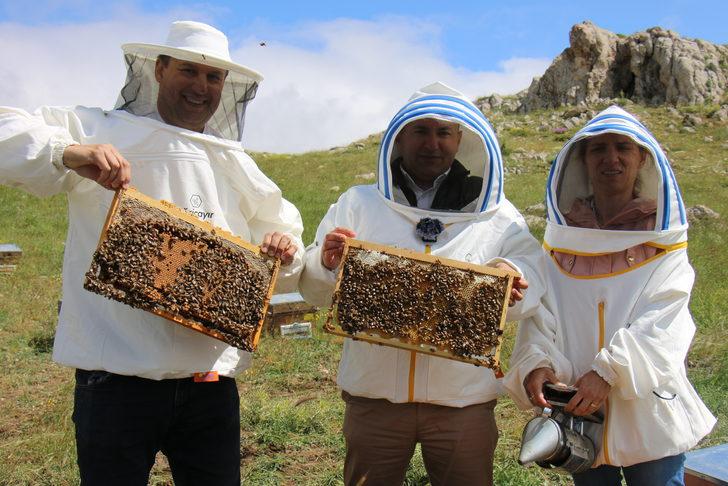 Mersin'de İtalyan şef, ödüllü Eğriçayır balıyla tatlı yaptı G1