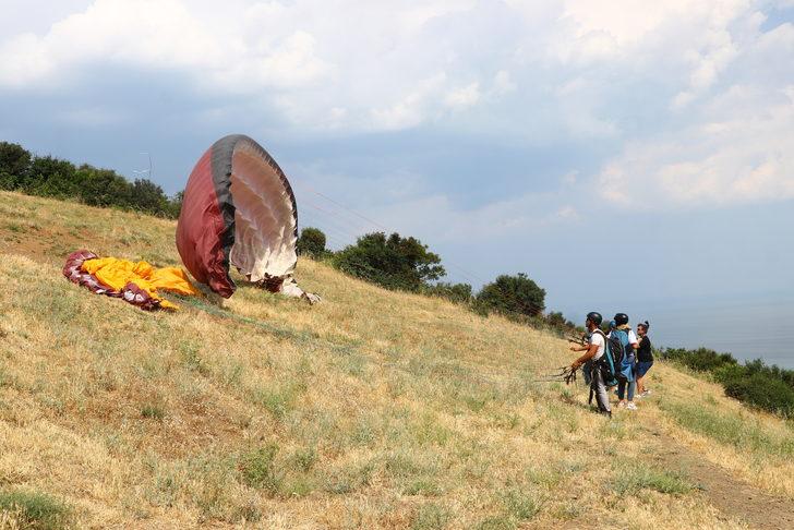 Yamaç paraşütünün mavi ve yeşili buluşturan adresi Uçmakdere'nin popülerliği artıyor G2