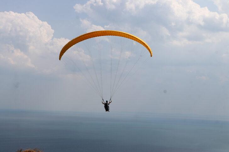 Yamaç paraşütünün mavi ve yeşili buluşturan adresi Uçmakdere'nin popülerliği artıyor G4