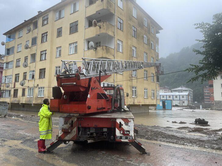GÜNCELLEME - Kastamonu'da su baskını nedeniyle evlerinde mahsur kalanlar kurtarılıyor G1