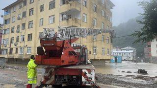 GÜNCELLEME - Kastamonu'da su baskını nedeniyle evlerinde mahsur kalanlar kurtarılıyor