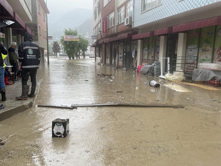 GÜNCELLEME - Kastamonu'da su baskını nedeniyle evlerinde mahsur kalanlar kurtarılıyor G3