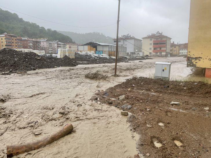 GÜNCELLEME - Kastamonu'da su baskını nedeniyle evlerinde mahsur kalanlar kurtarılıyor G5