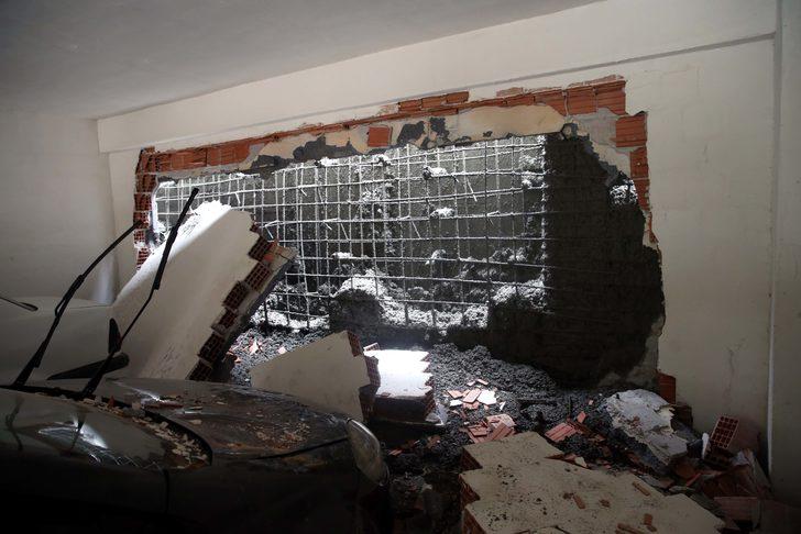 Tokat'ta otoparkın duvarı park halindeki otomobilin üstüne devrildi G3