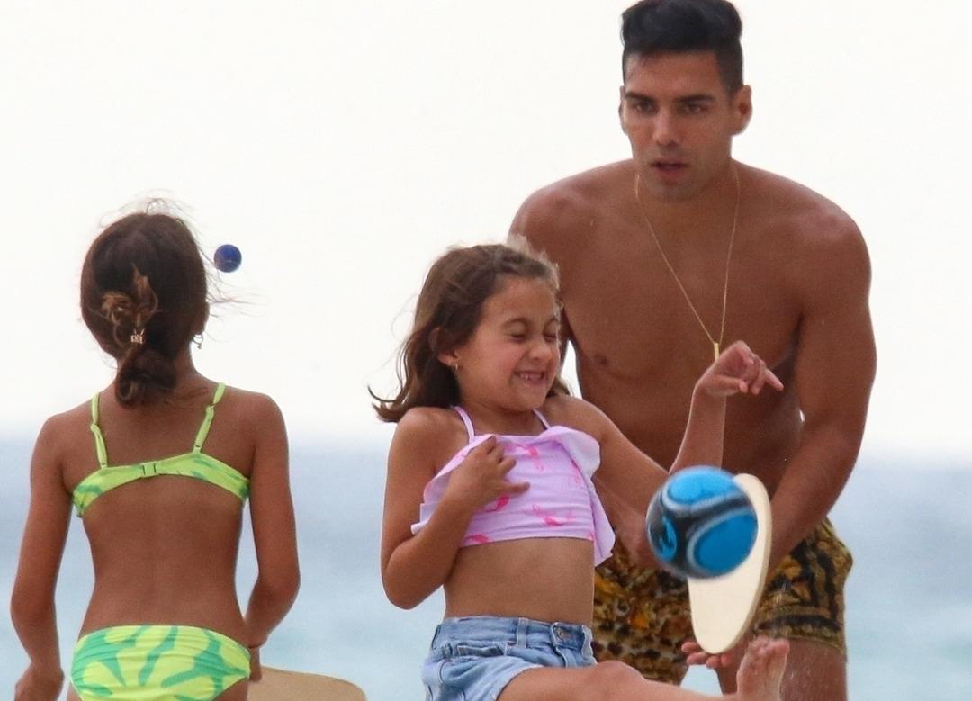 Radamel Falcao tatilde &ccedil;ocuklarıyla &ccedil;ocuk oldu!