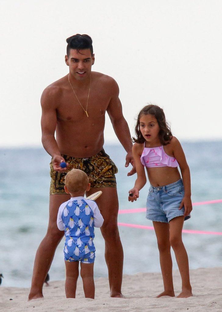 Radamel Falcao tatilde çocuklarıyla çocuk oldu! G1