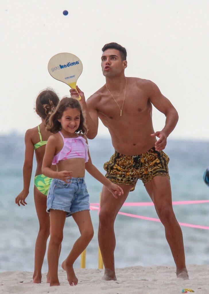 Radamel Falcao tatilde çocuklarıyla çocuk oldu! G2