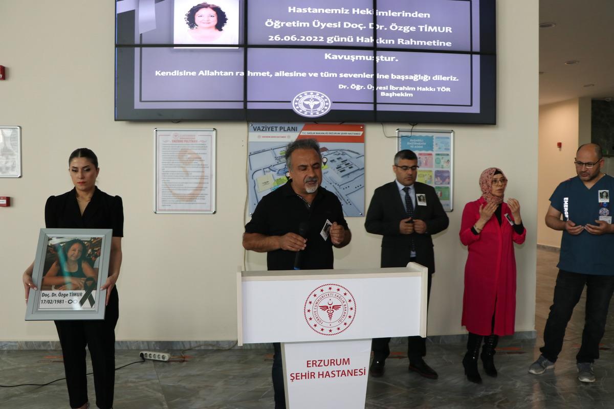 Erzurum'da hayatını kaybeden doktor &ccedil;alıştığı hastanede anıldı