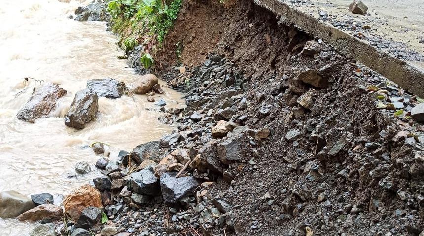 Alaplı'da heyelan nedeniyle bazı yayla yolları ulaşıma kapandı