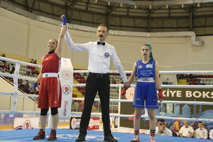 Erzurum'daki Üst Minikler Boksun Yıldızları Türkiye Şampiyonası sürüyor G4