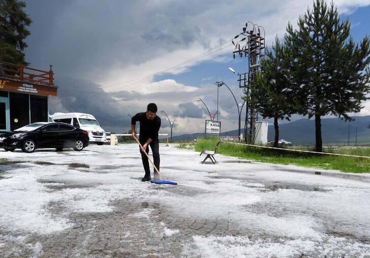 Kars'ın Sarıkamış ilçesinde dolu etkili oldu G3