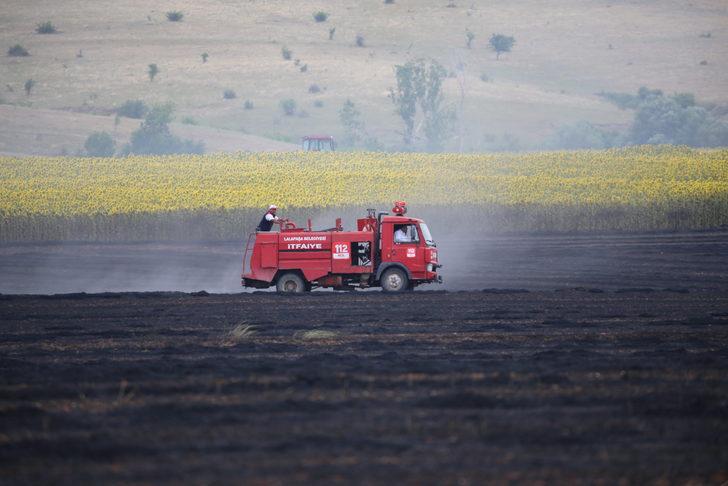 Edirne'de buğday hasadı sırasında çıkan yangın söndürüldü G3